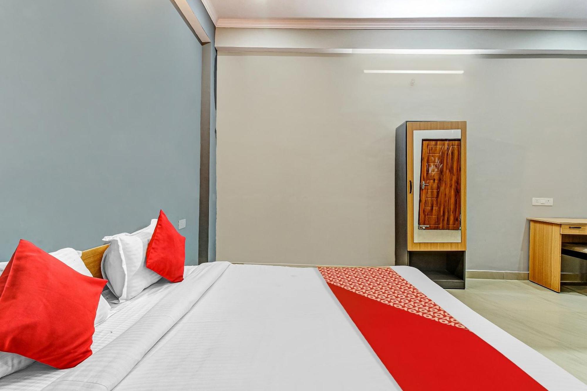 Super Collection O Orphic Inn Near Munshi Pulia Metro Station Chinhat 外观 照片